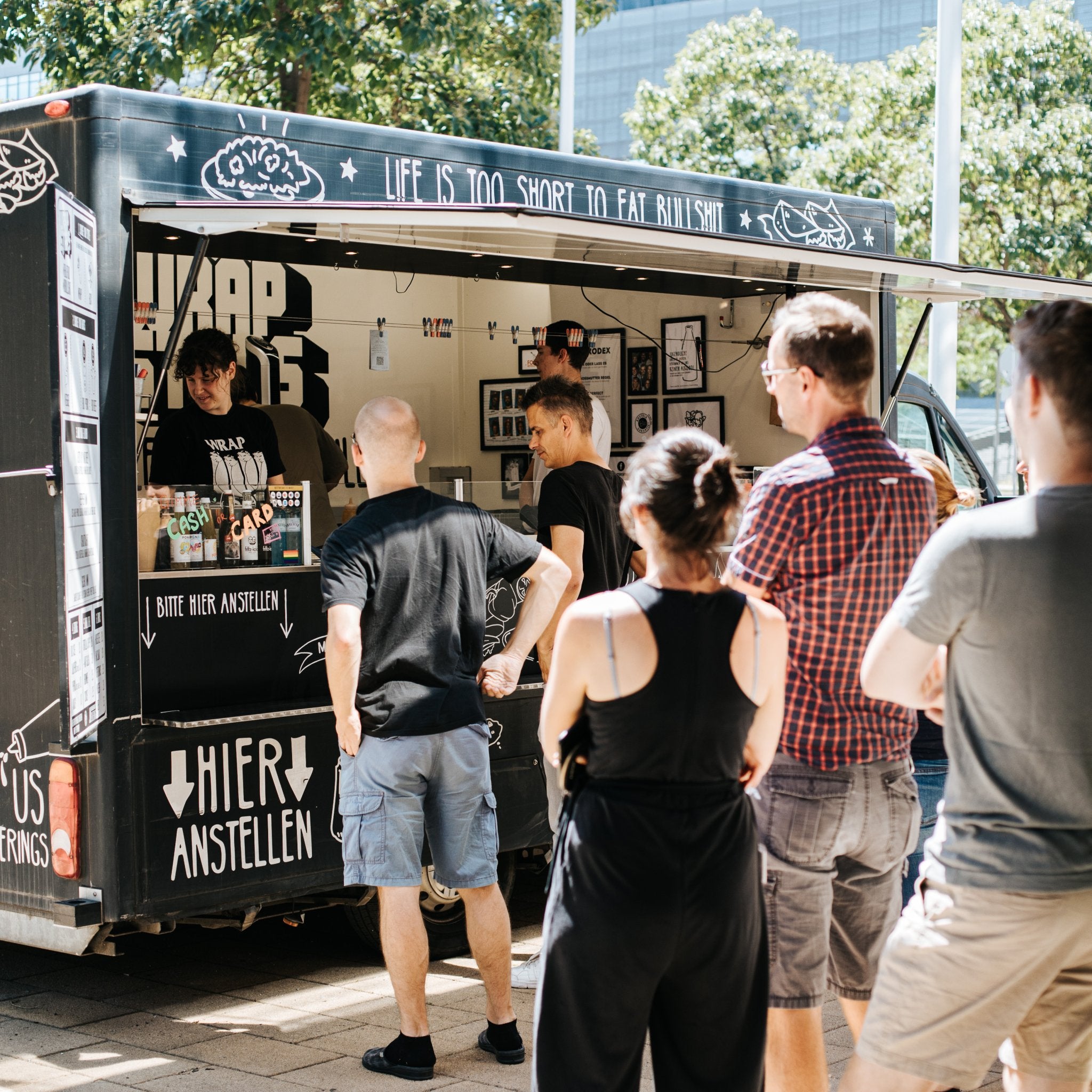 A queue in front of the Food Truck