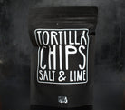 Schwarz - goldene Tortilla Chips mit Limettensalz - Wrapstars Catering